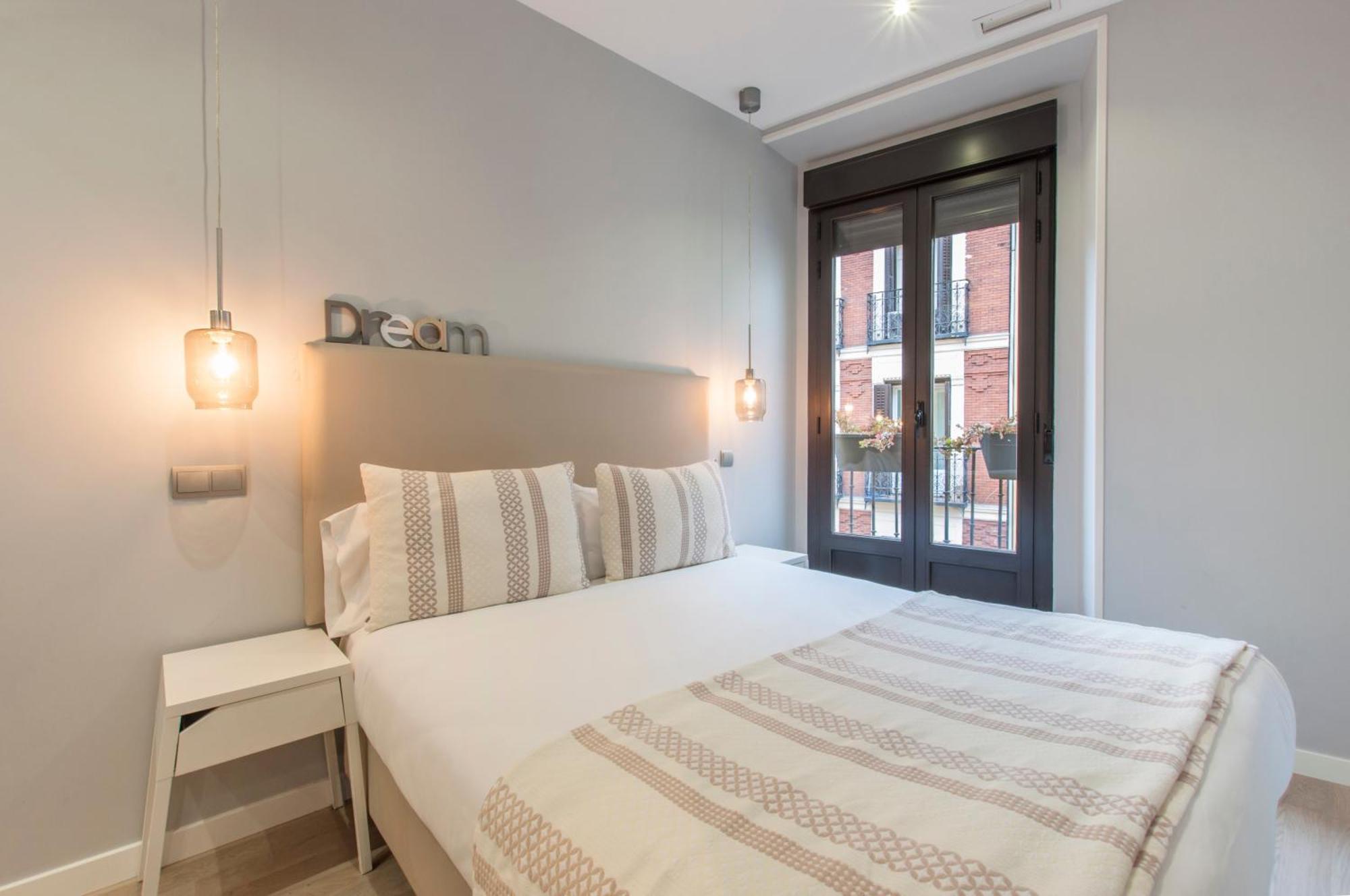Arenal Suites Puerta Del Sol Madrid Phòng bức ảnh